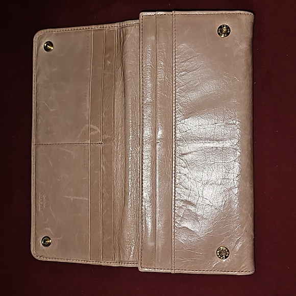 Prada - Picture 3 of 11